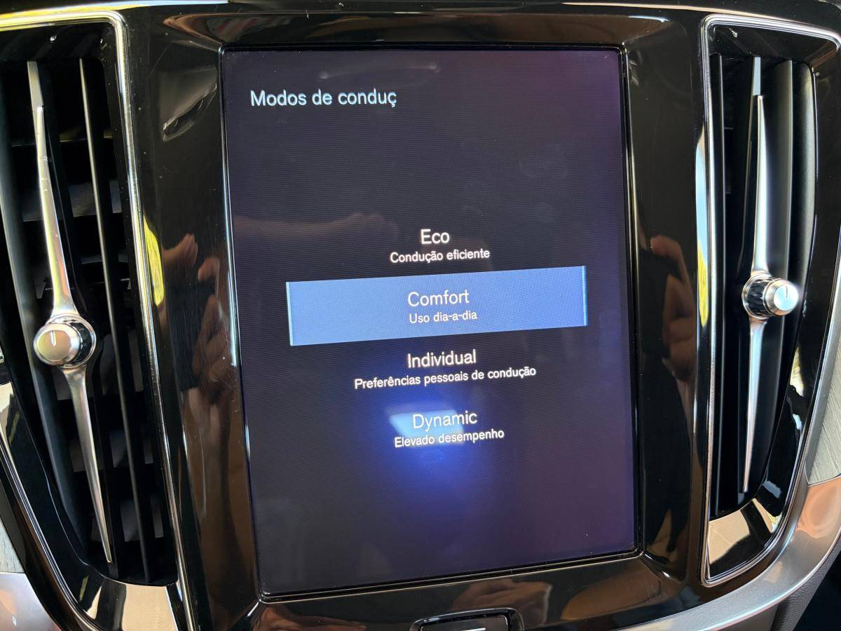 volvo-v60-2019-diesel-1969cc