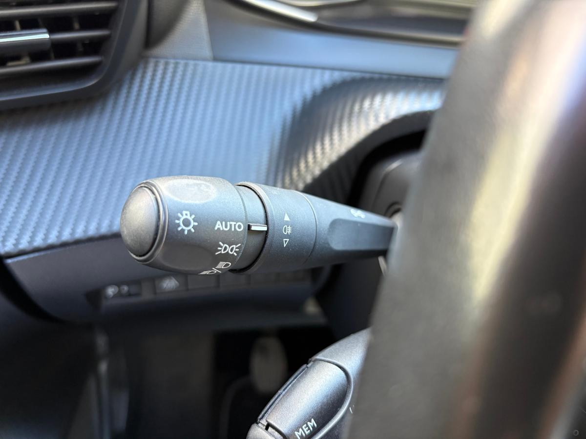 peugeot-208-2021-gasolina-1199cc