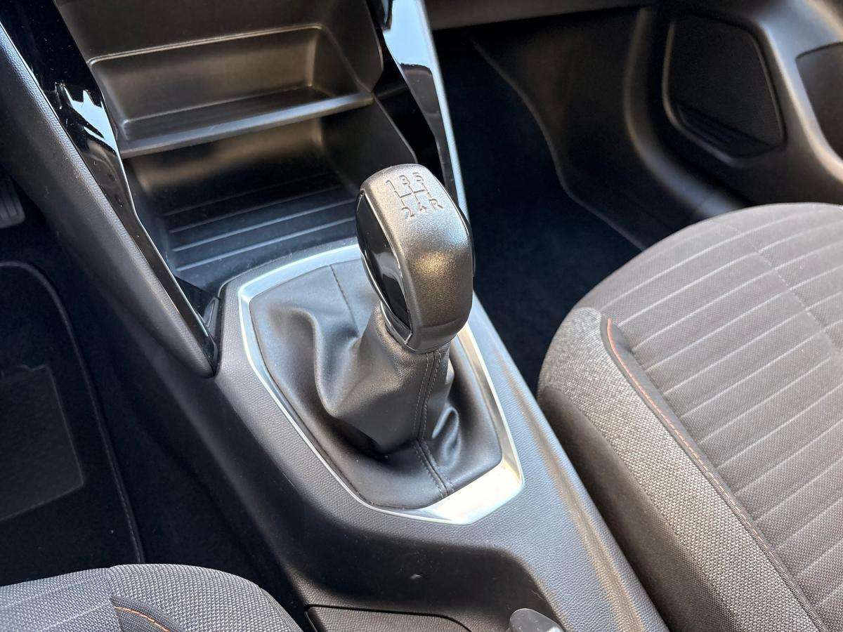 peugeot-208-2021-gasolina-1199cc