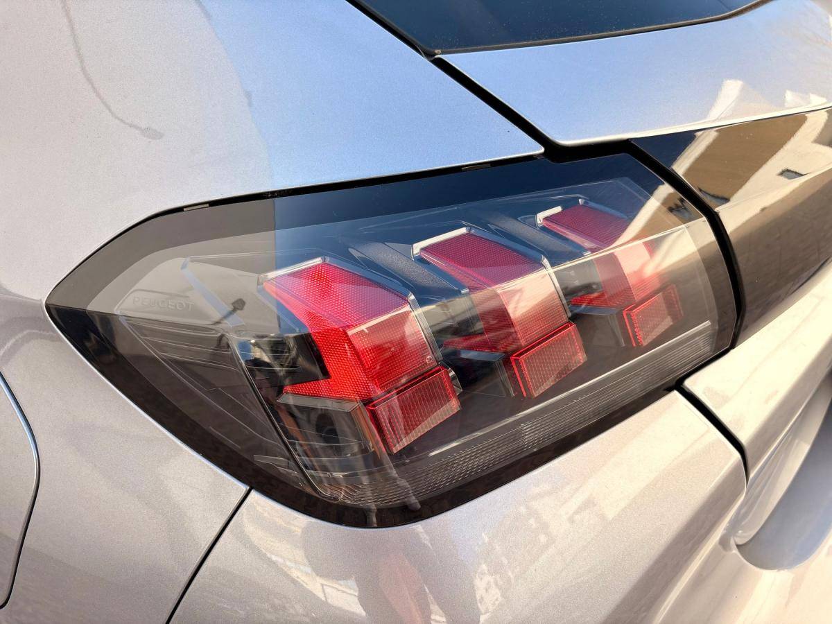 peugeot-208-2021-gasolina-1199cc