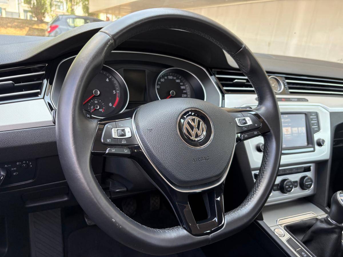 volkswagen-passat-variant-2015-diesel-1968cc