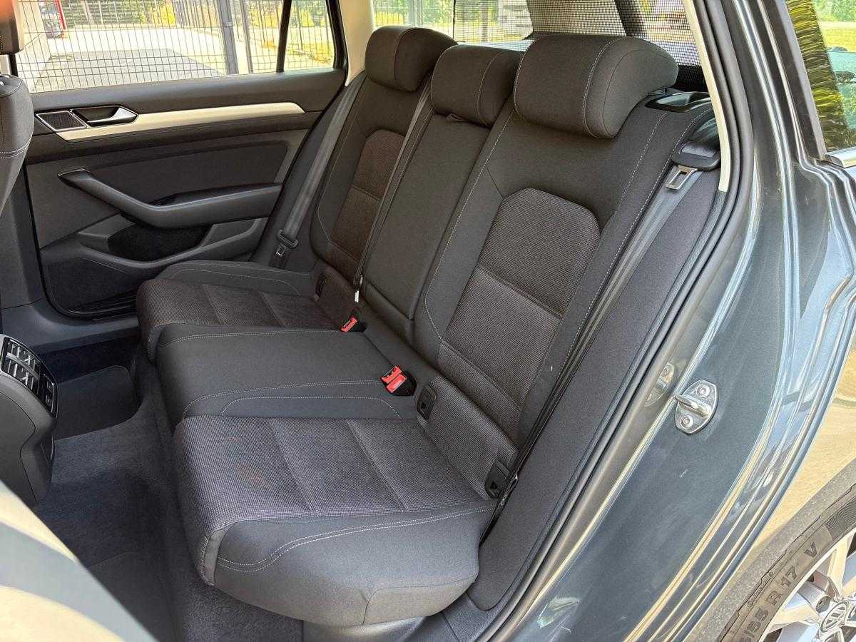 volkswagen-passat-variant-2015-diesel-1968cc