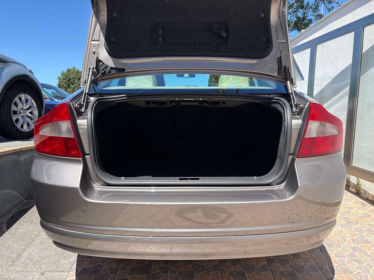 volvo-s80-2007-diesel-2400cc