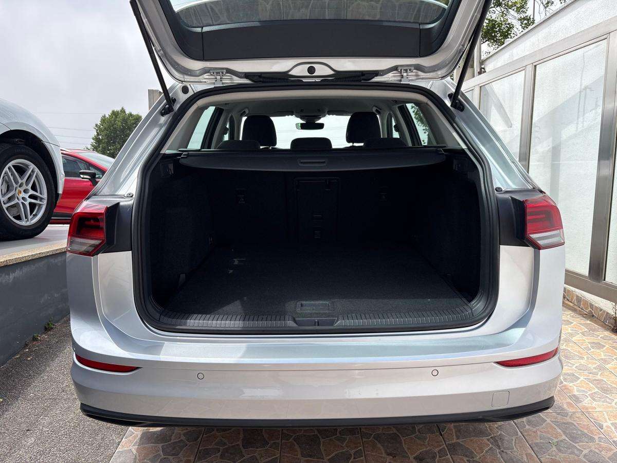 volkswagen-golf-variant-2023-diesel-1968cc