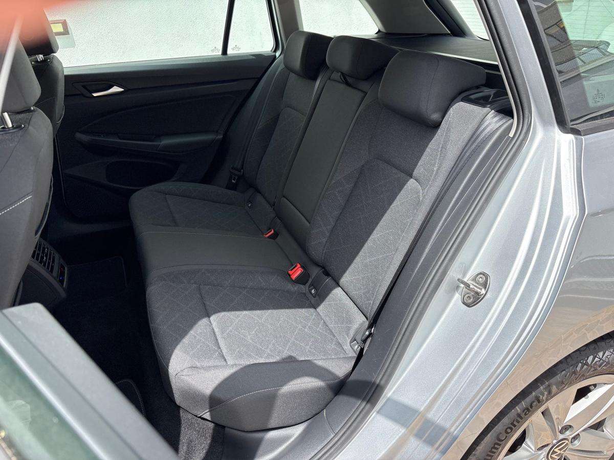 volkswagen-golf-variant-2023-diesel-1968cc