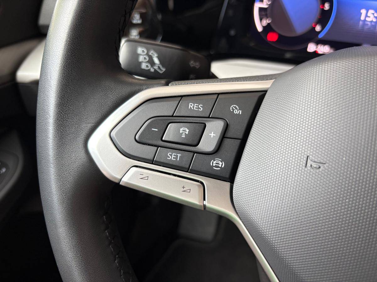 volkswagen-golf-variant-2023-diesel-1968cc