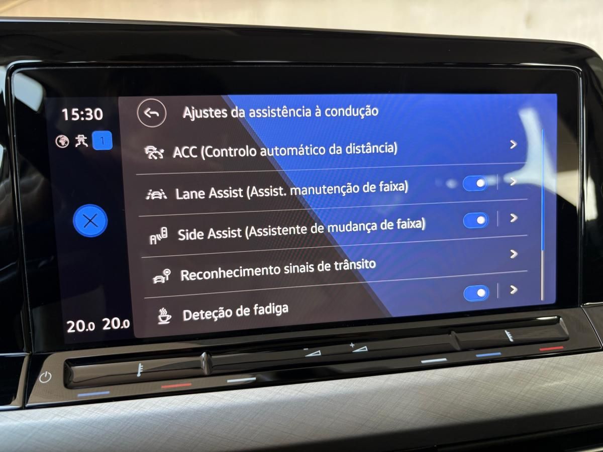 volkswagen-golf-variant-2023-diesel-1968cc