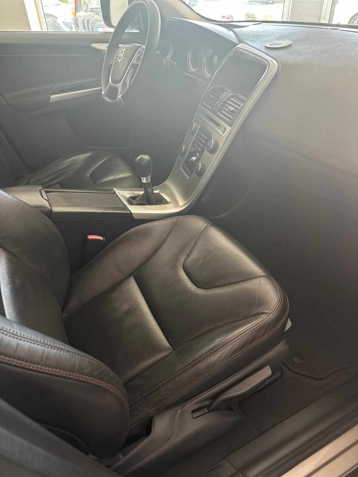 volvo-xc60-2-0-drive-2011-diesel-1984cc