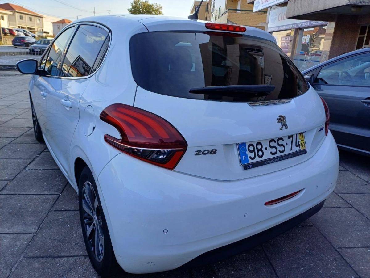 peugeot-208-2017-gasolina-1199cc