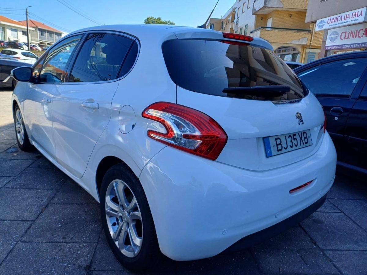 peugeot-208-2013-gasolina-1199cc