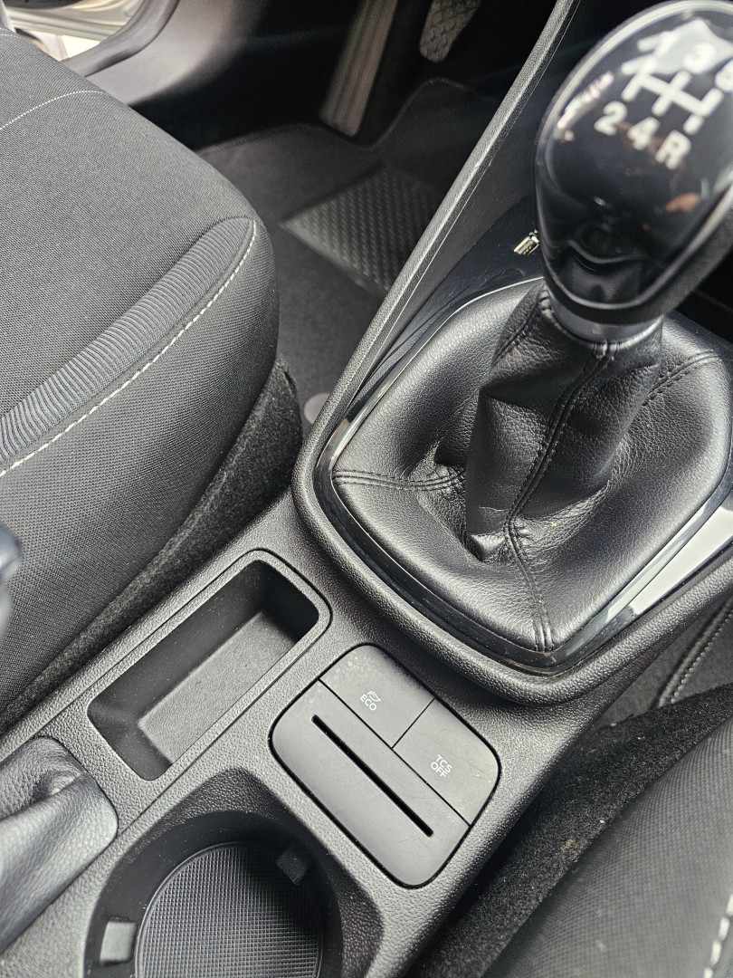 ford-fiesta-2018-gasolina-1084cc