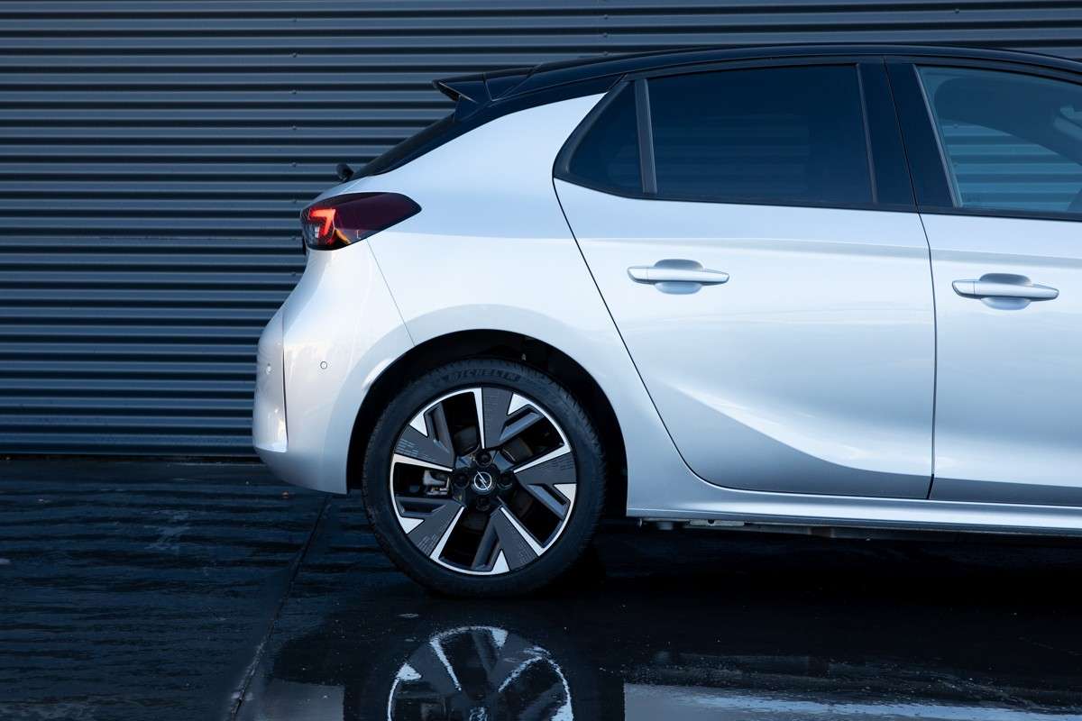 opel-corsa-2024-eletrico-500cc