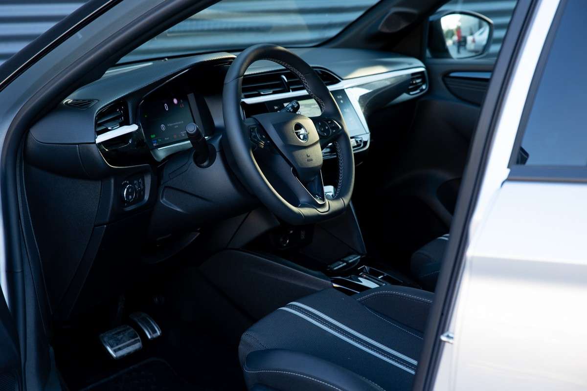 opel-corsa-2024-eletrico-500cc