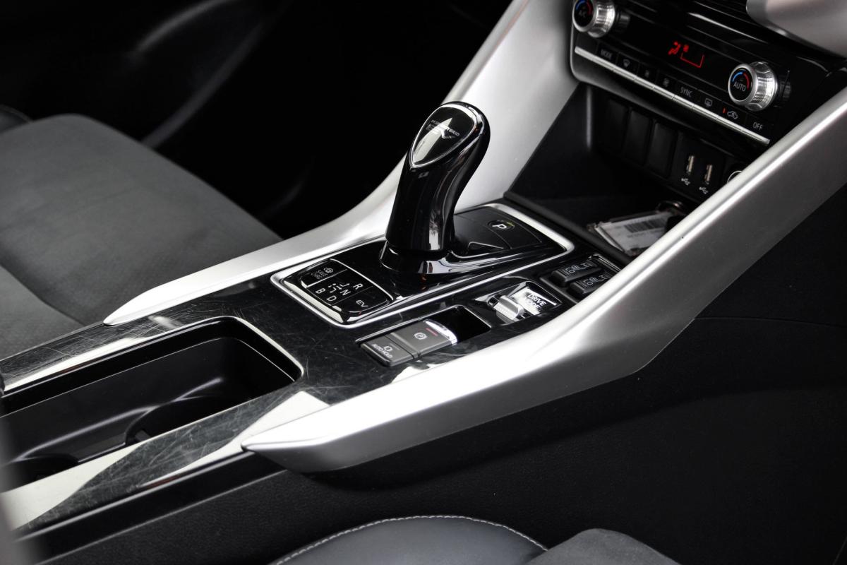 mitsubishi-eclipse-cross-2022-hibrido-a-gasolina-2360cc
