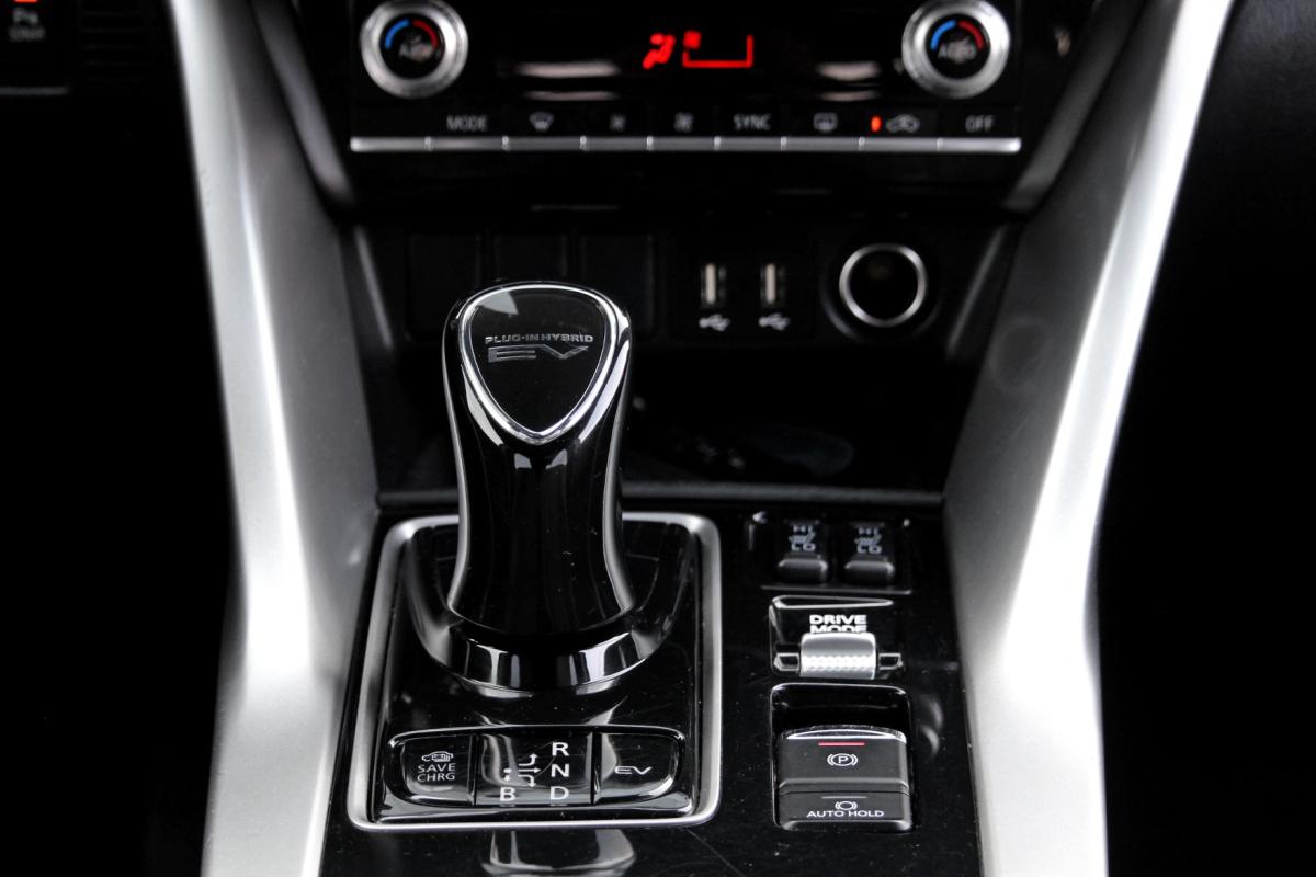 mitsubishi-eclipse-cross-2022-hibrido-a-gasolina-2360cc