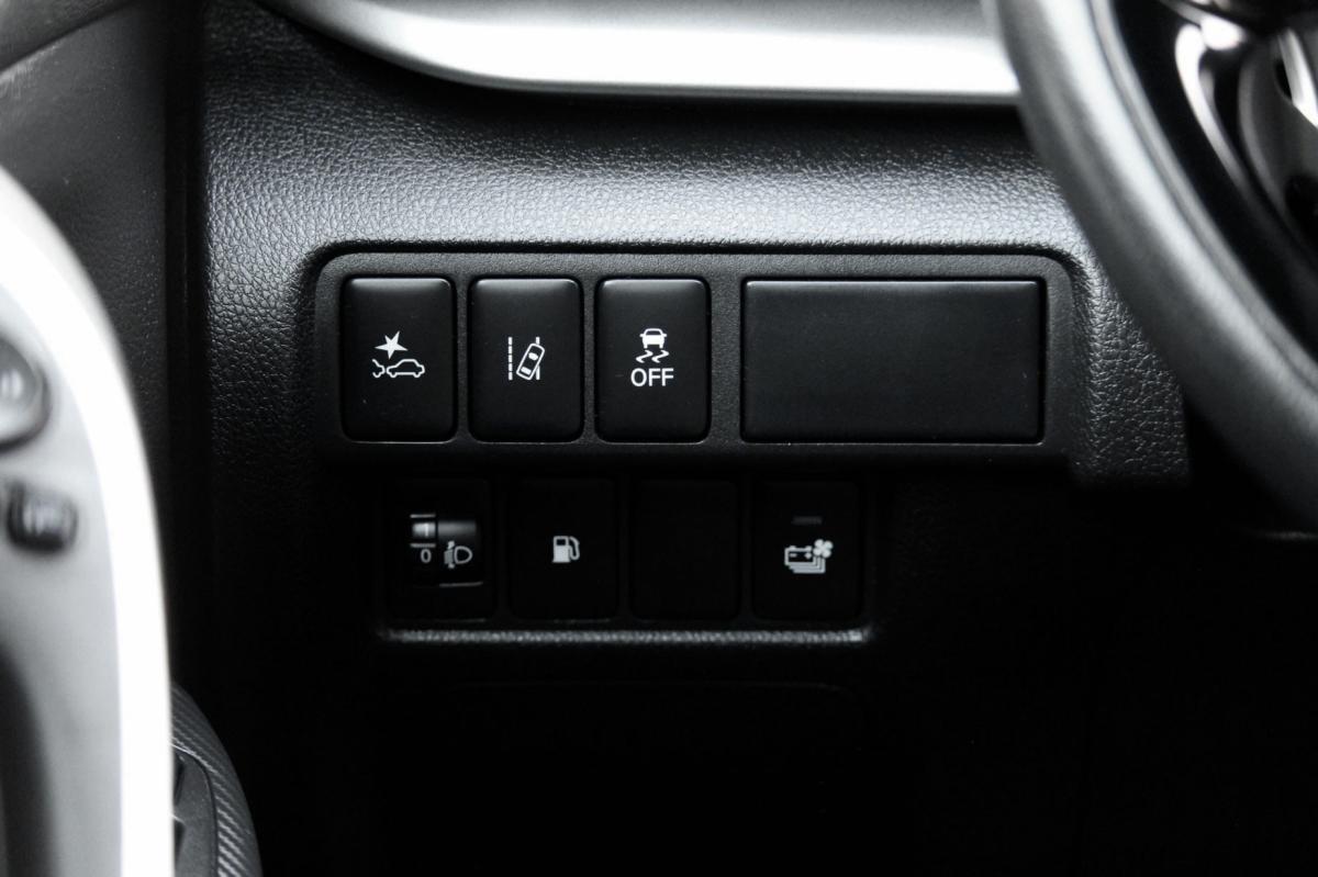 mitsubishi-eclipse-cross-2022-hibrido-a-gasolina-2360cc