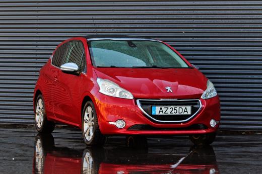 peugeot-208-2015-gasolina-1199cc
