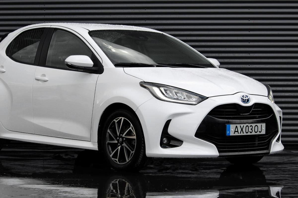 toyota-yaris-2022-hibrido-a-gasolina-1490cc