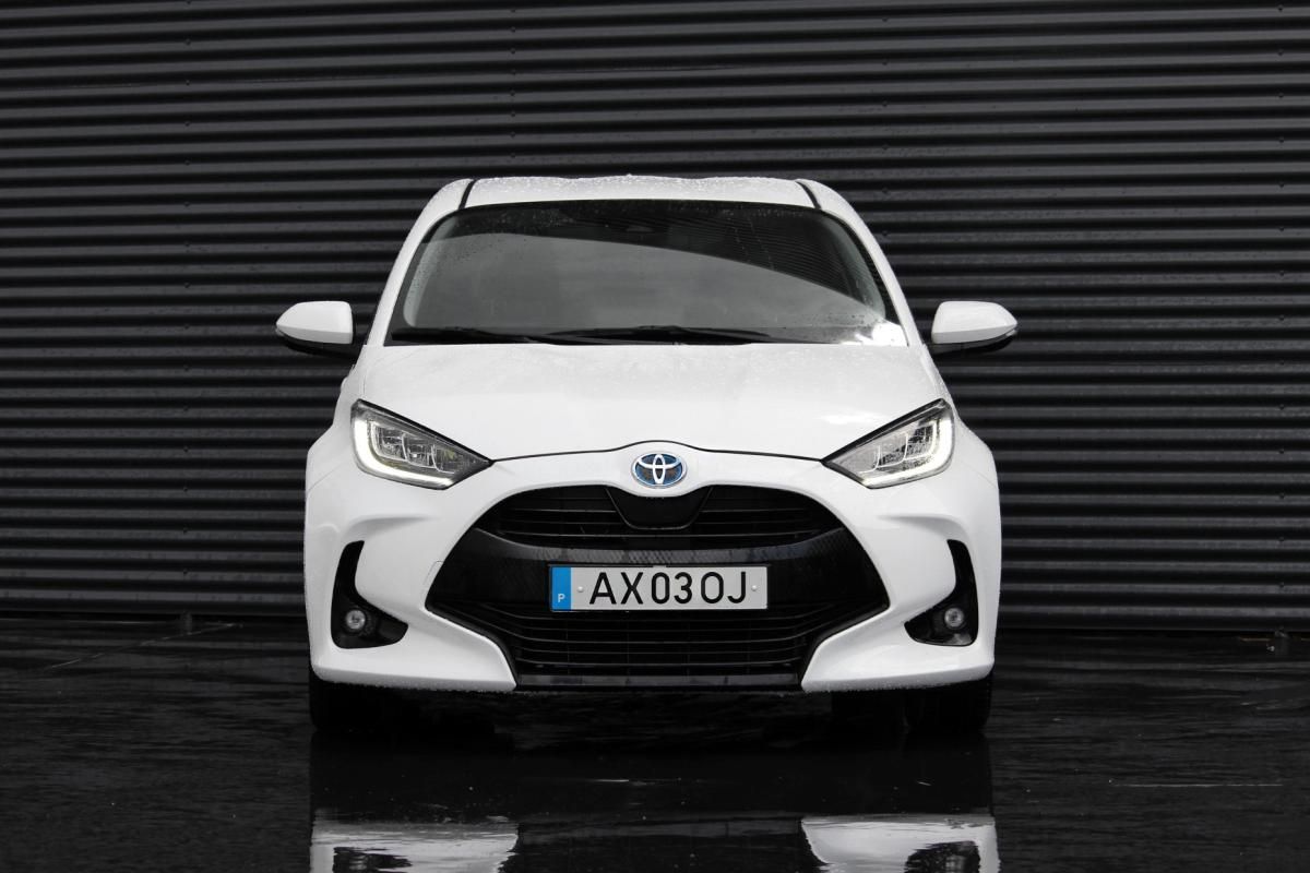 toyota-yaris-2022-hibrido-a-gasolina-1490cc