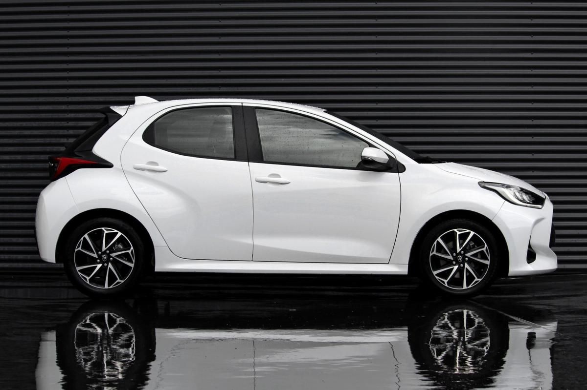 toyota-yaris-2022-hibrido-a-gasolina-1490cc