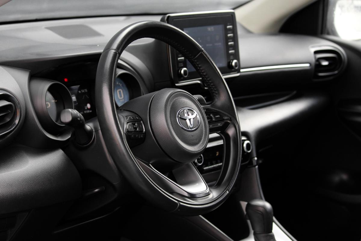 toyota-yaris-2022-hibrido-a-gasolina-1490cc