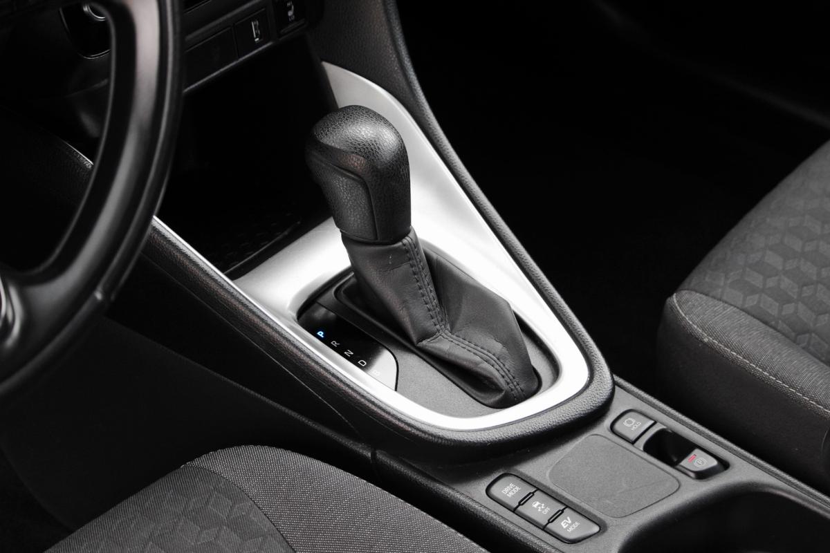 toyota-yaris-2022-hibrido-a-gasolina-1490cc