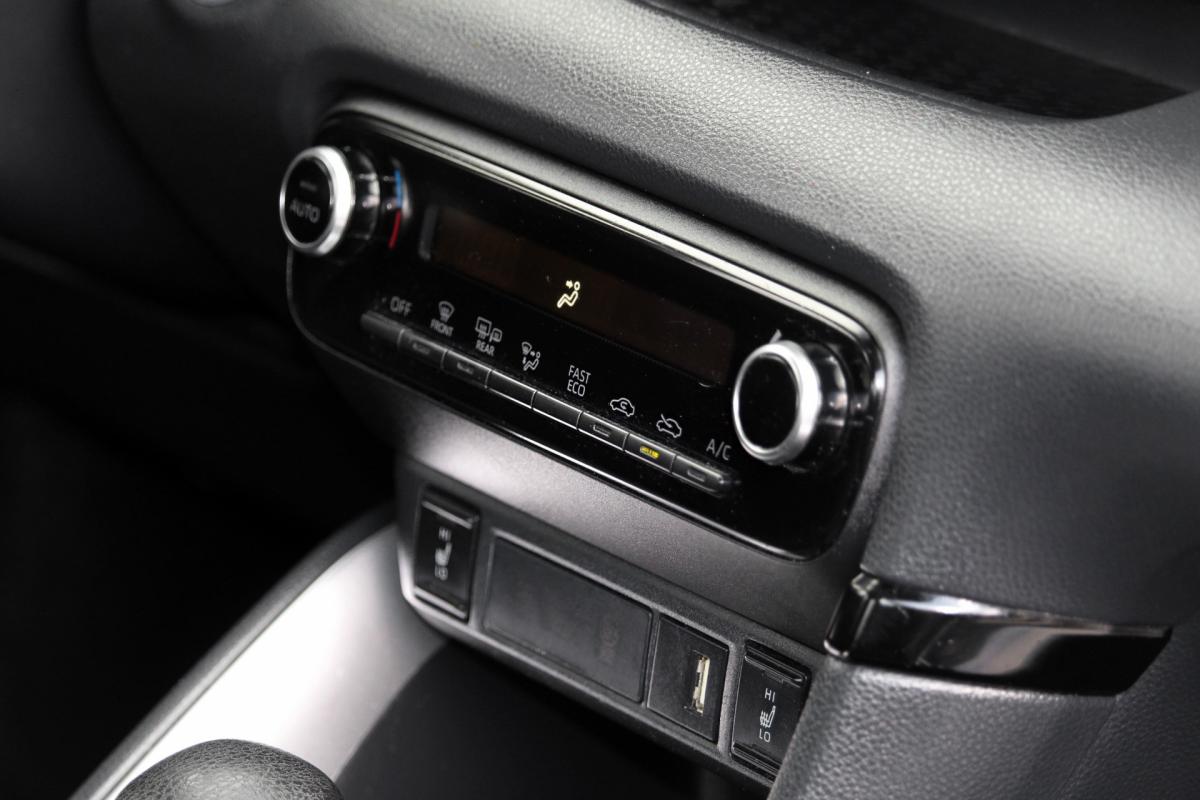 toyota-yaris-2022-hibrido-a-gasolina-1490cc