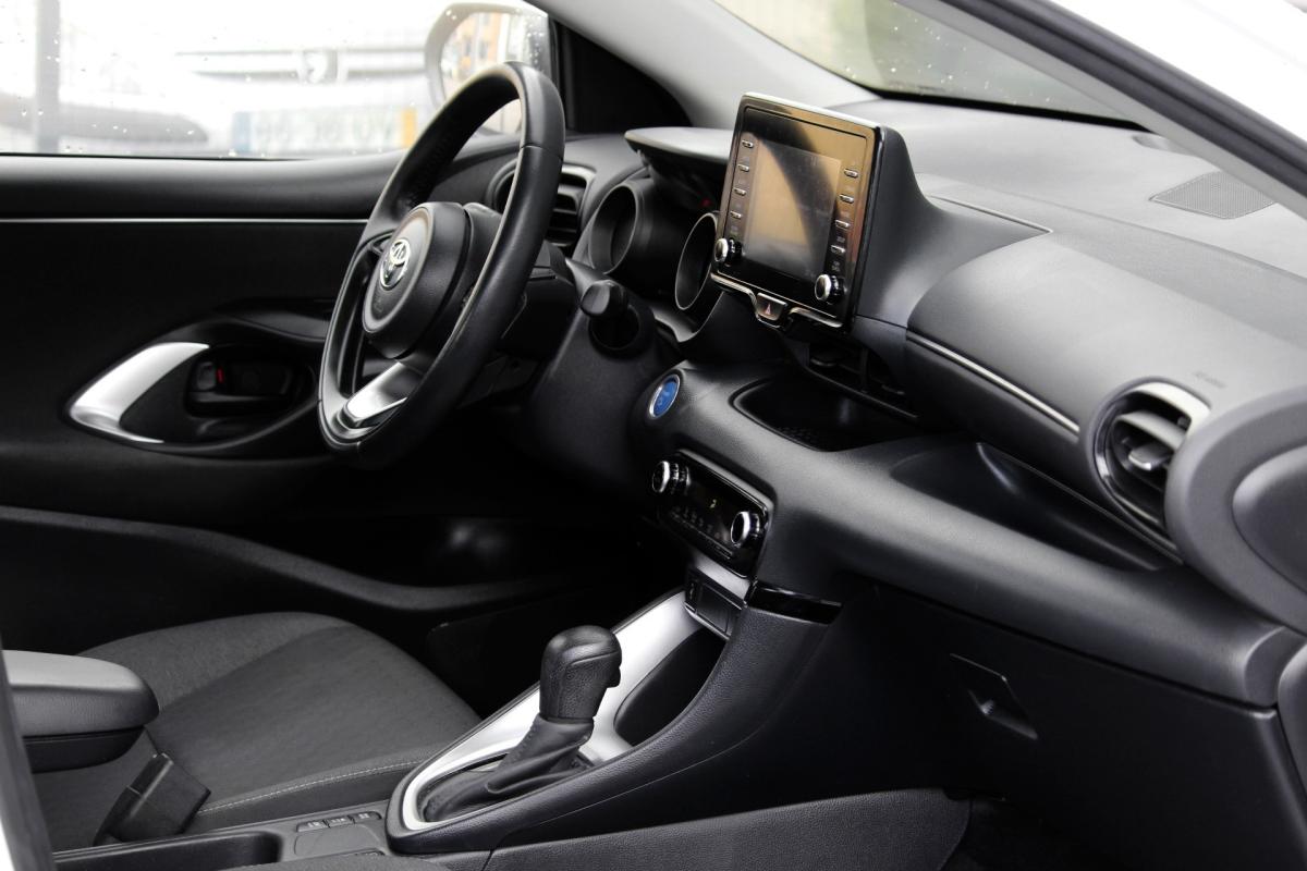 toyota-yaris-2022-hibrido-a-gasolina-1490cc