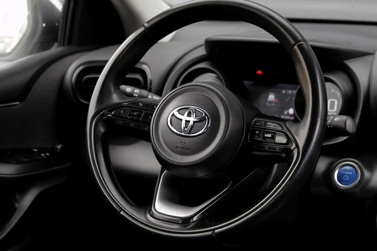 toyota-yaris-2022-hibrido-a-gasolina-1490cc