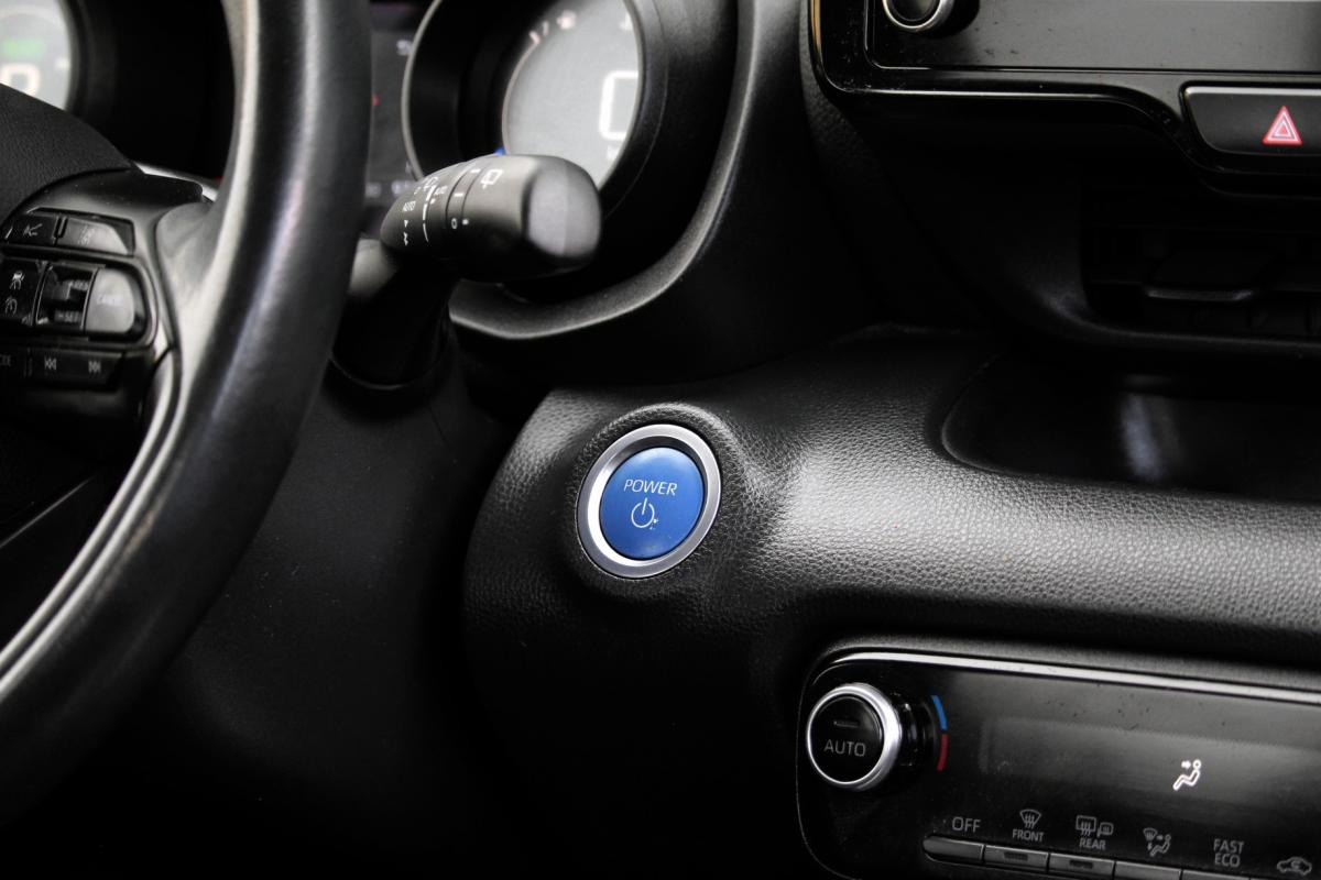 toyota-yaris-2022-hibrido-a-gasolina-1490cc