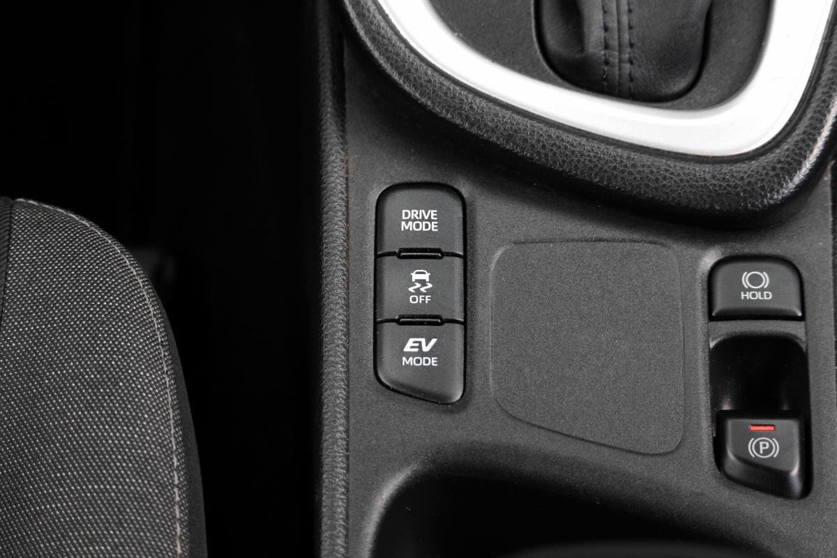 toyota-yaris-2022-hibrido-a-gasolina-1490cc