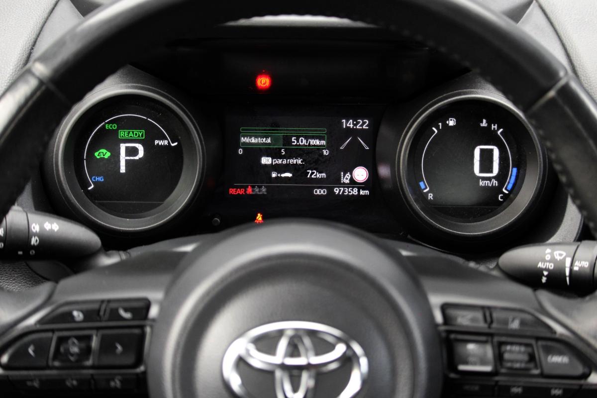 toyota-yaris-2022-hibrido-a-gasolina-1490cc