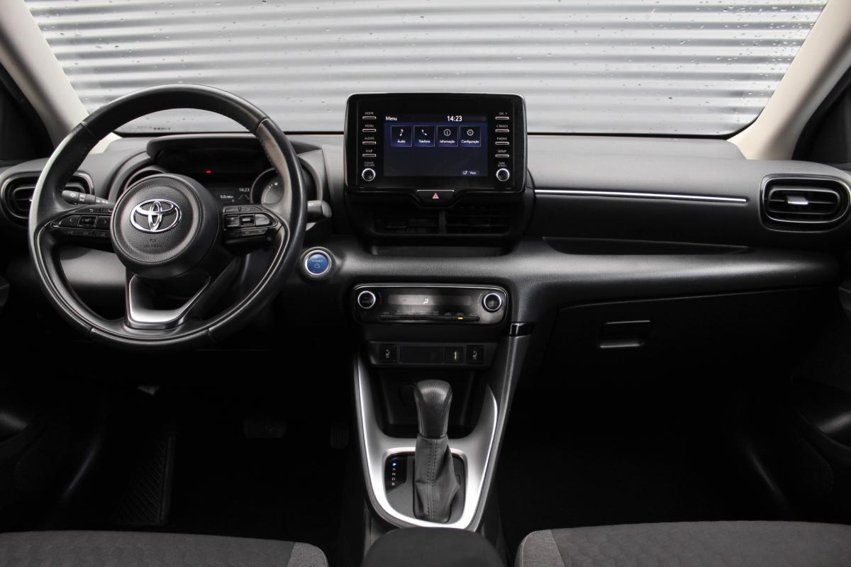 toyota-yaris-2022-hibrido-a-gasolina-1490cc