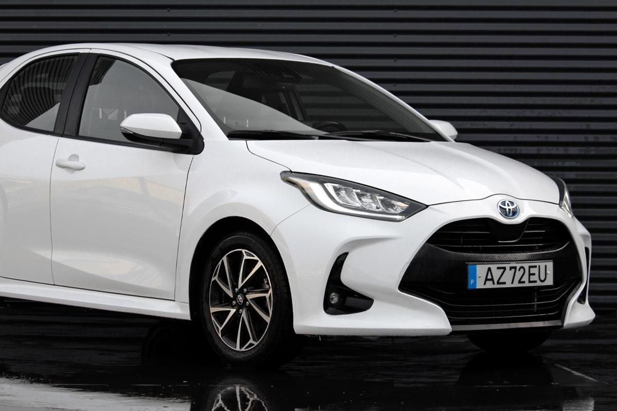 toyota-yaris-2022-hibrido-a-gasolina-1490cc