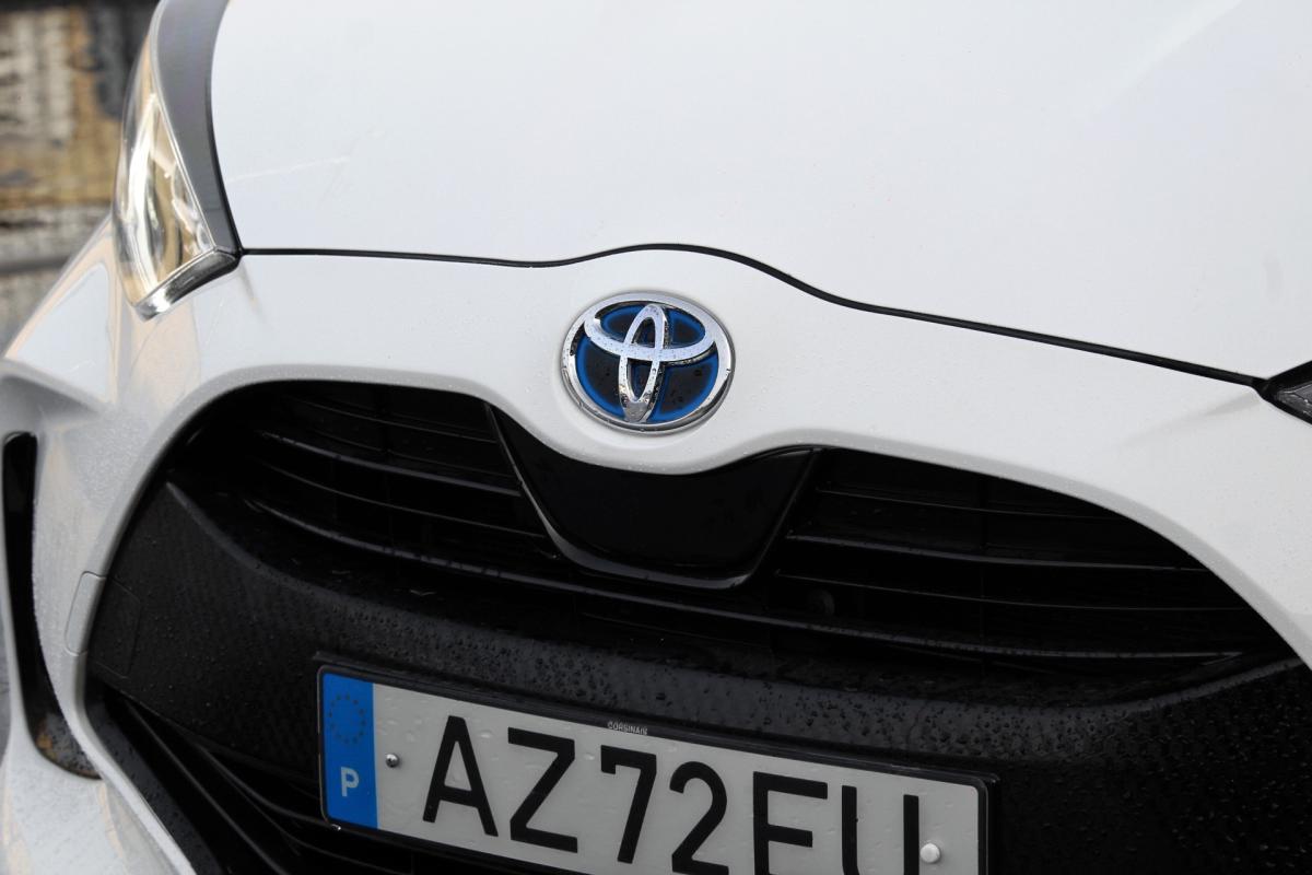 toyota-yaris-2022-hibrido-a-gasolina-1490cc
