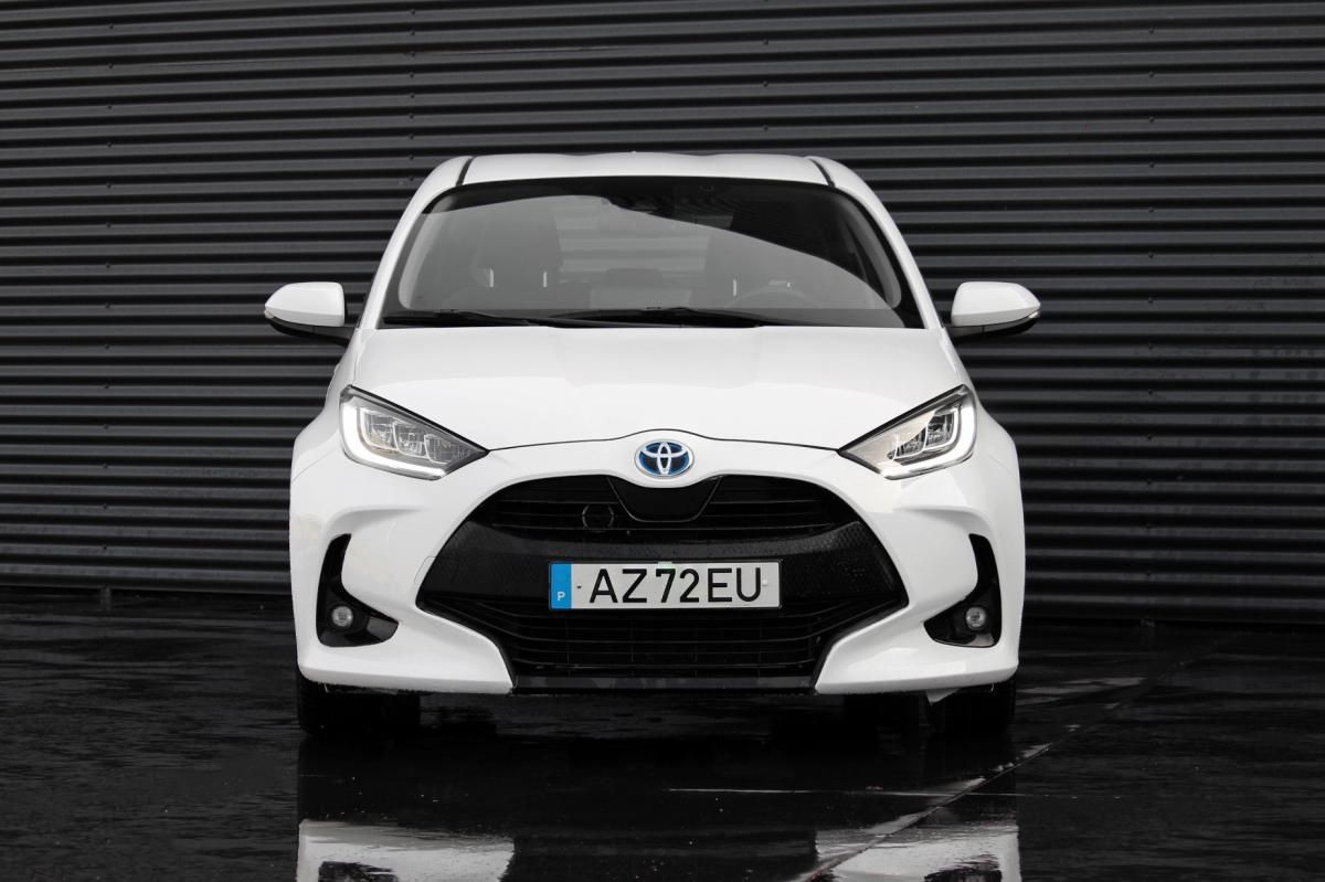 toyota-yaris-2022-hibrido-a-gasolina-1490cc