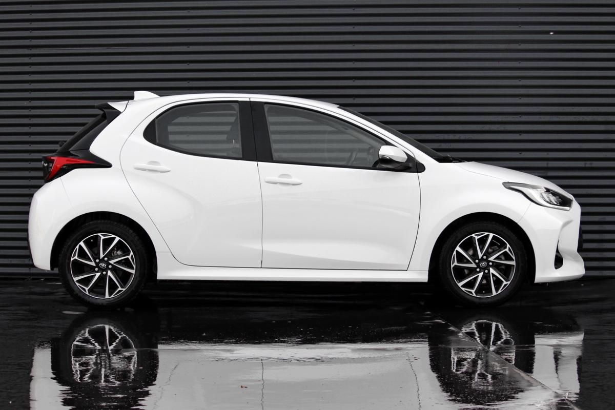 toyota-yaris-2022-hibrido-a-gasolina-1490cc