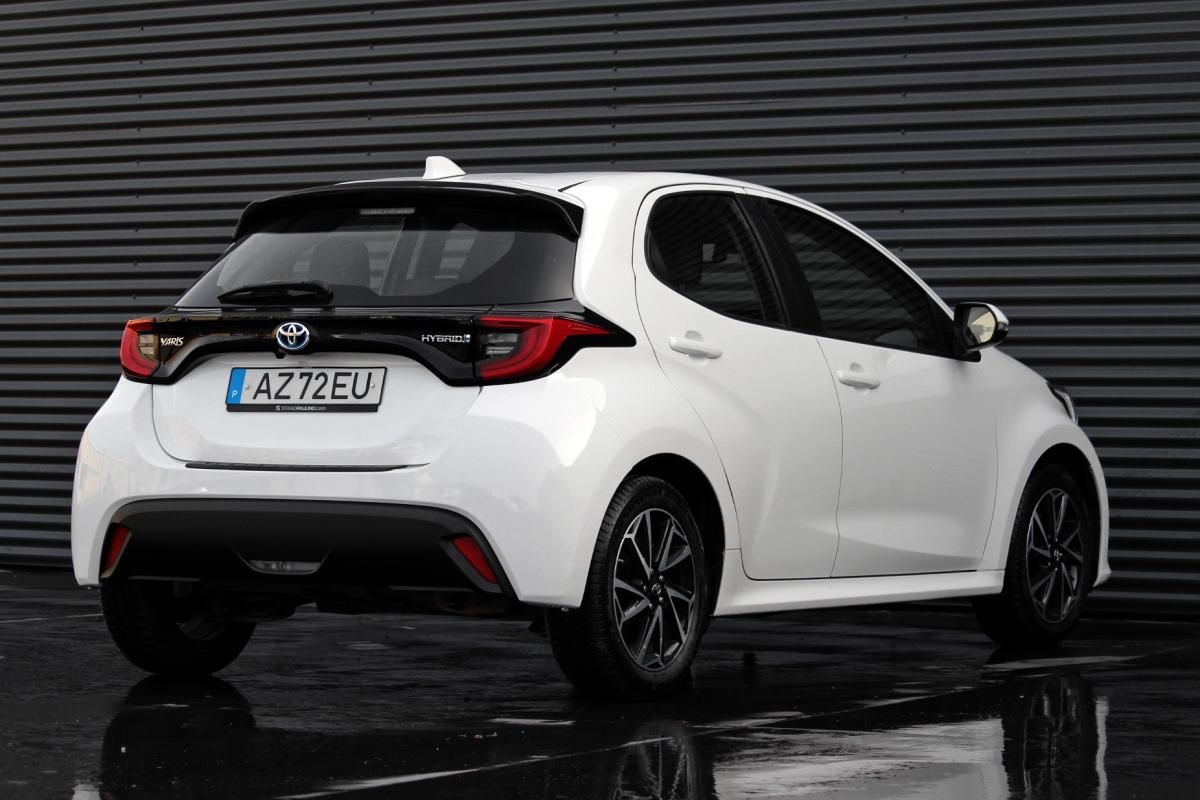 toyota-yaris-2022-hibrido-a-gasolina-1490cc