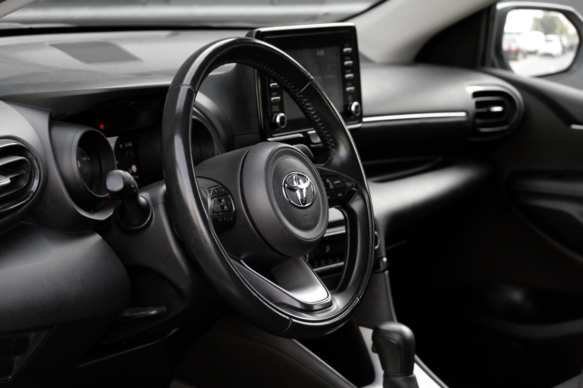 toyota-yaris-2022-hibrido-a-gasolina-1490cc