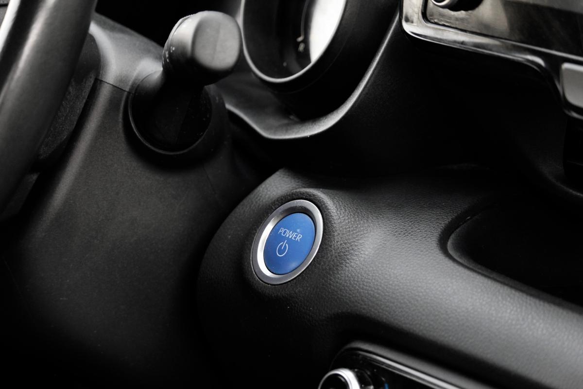 toyota-yaris-2022-hibrido-a-gasolina-1490cc