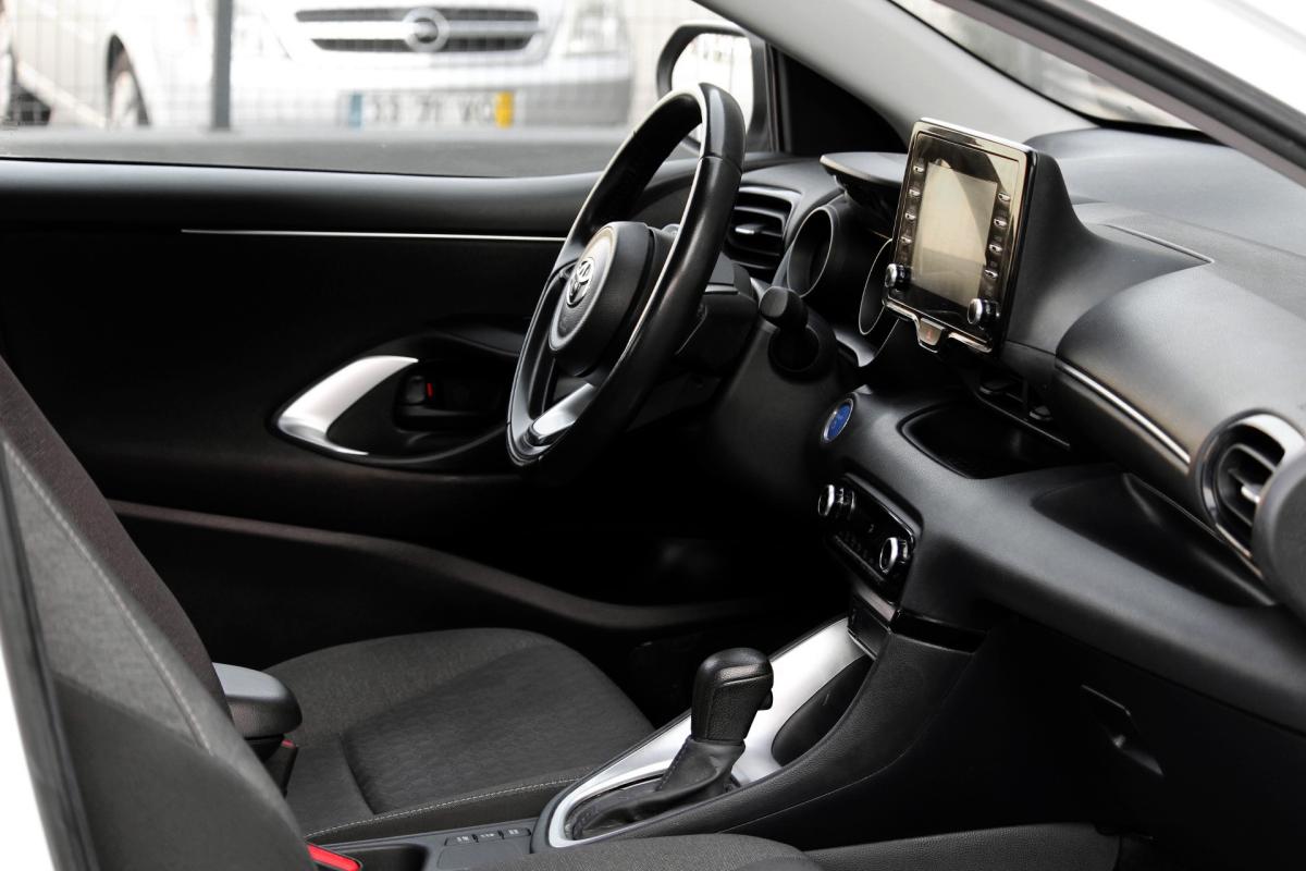 toyota-yaris-2022-hibrido-a-gasolina-1490cc