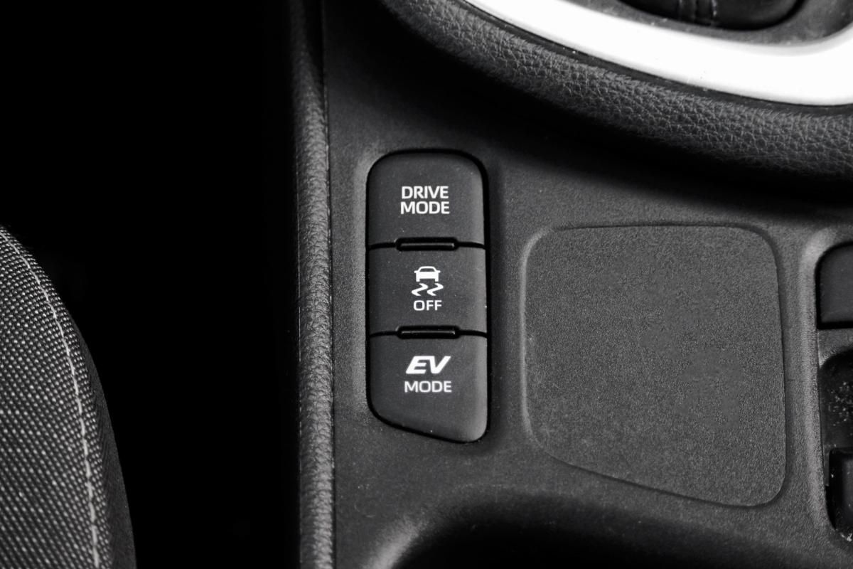 toyota-yaris-2022-hibrido-a-gasolina-1490cc