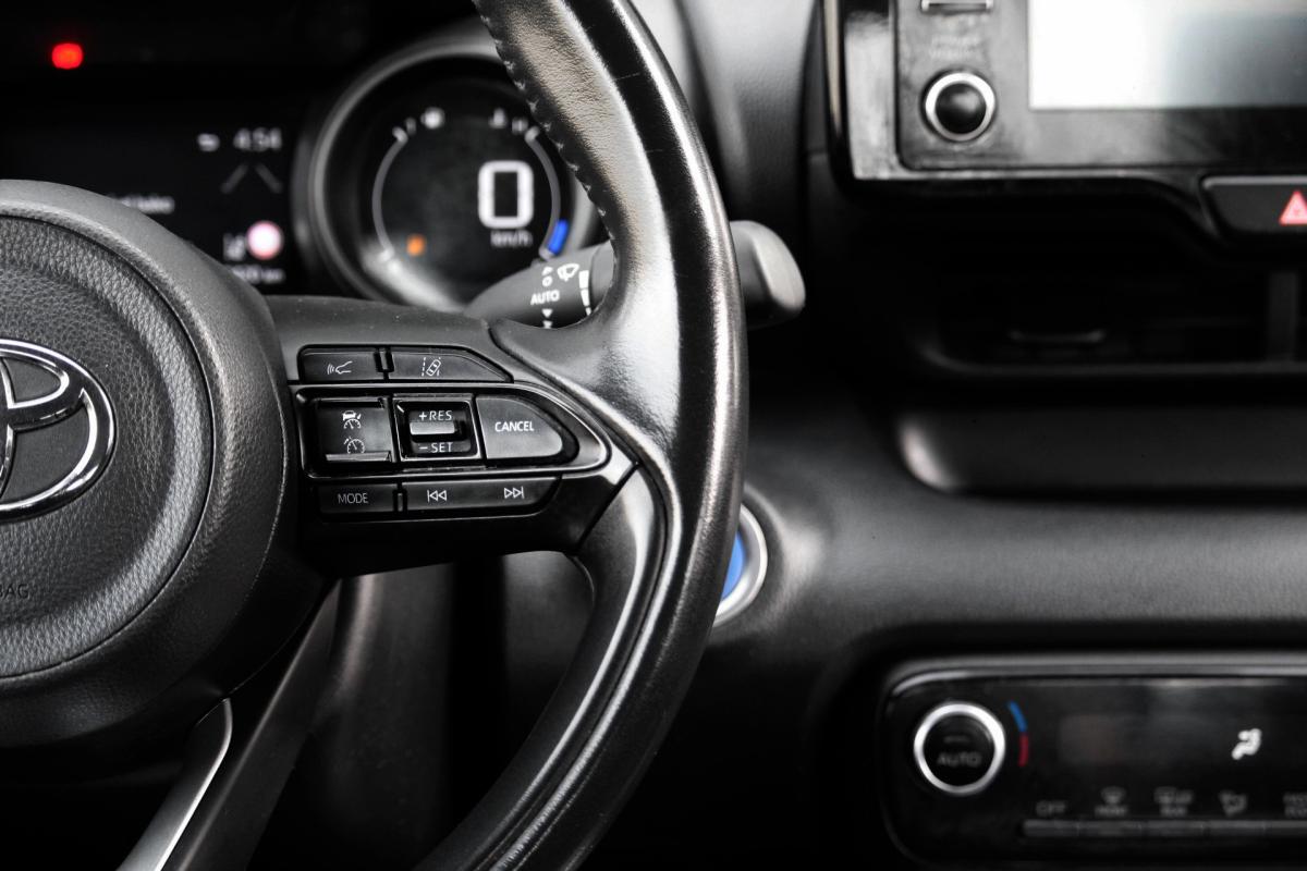 toyota-yaris-2022-hibrido-a-gasolina-1490cc
