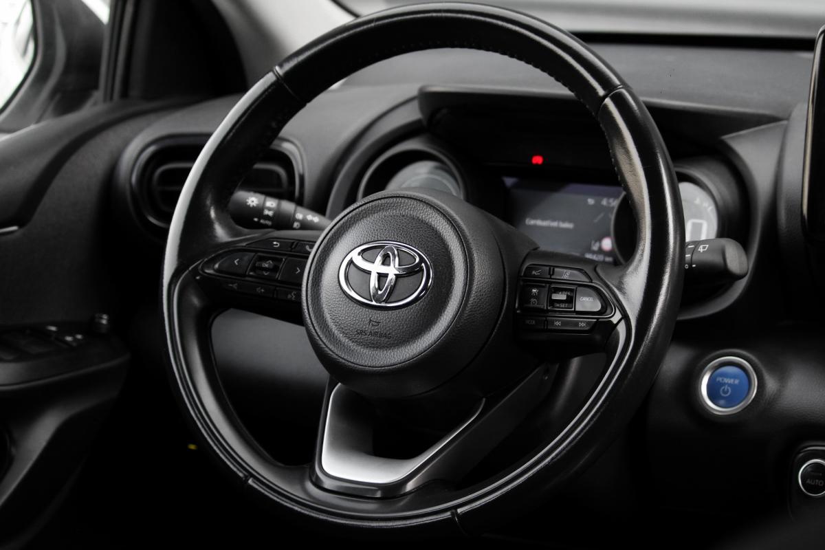 toyota-yaris-2022-hibrido-a-gasolina-1490cc