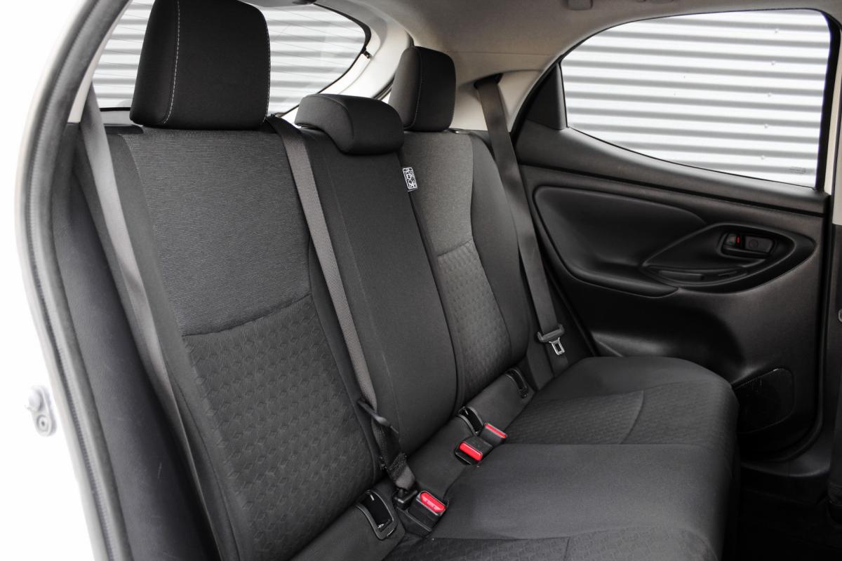 toyota-yaris-2022-hibrido-a-gasolina-1490cc