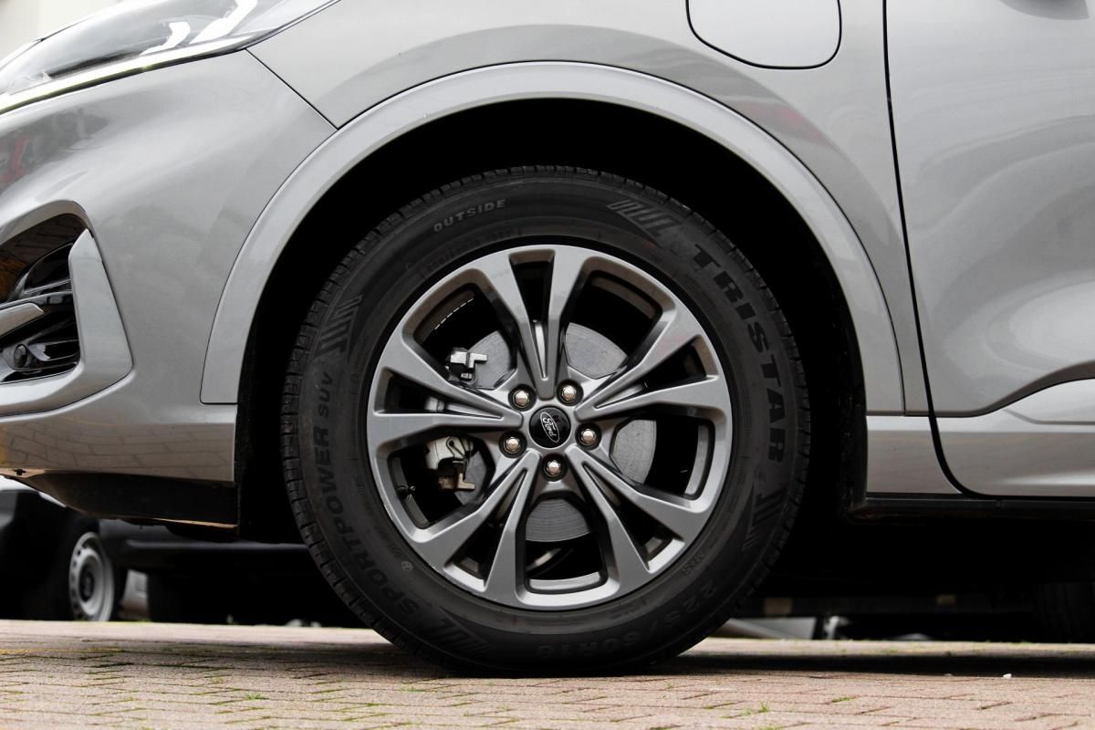 ford-kuga-2023-hibrido-a-gasolina-2500cc
