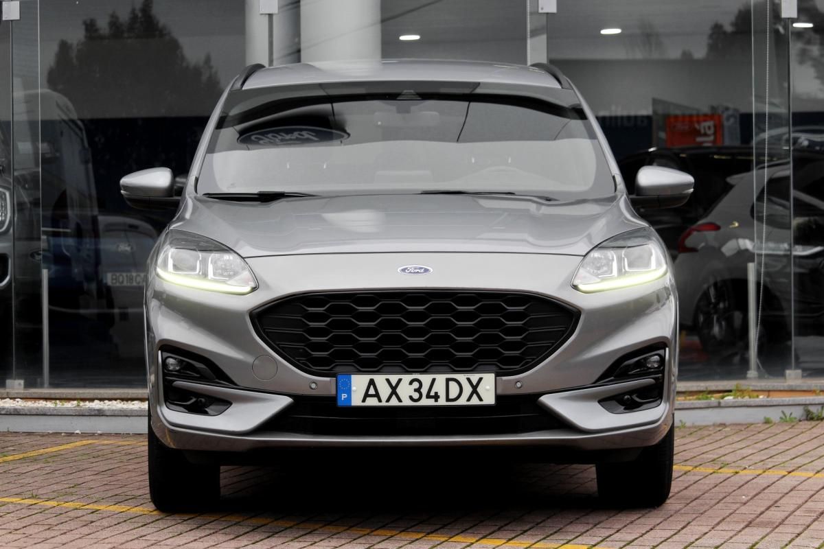 ford-kuga-2023-hibrido-a-gasolina-2500cc
