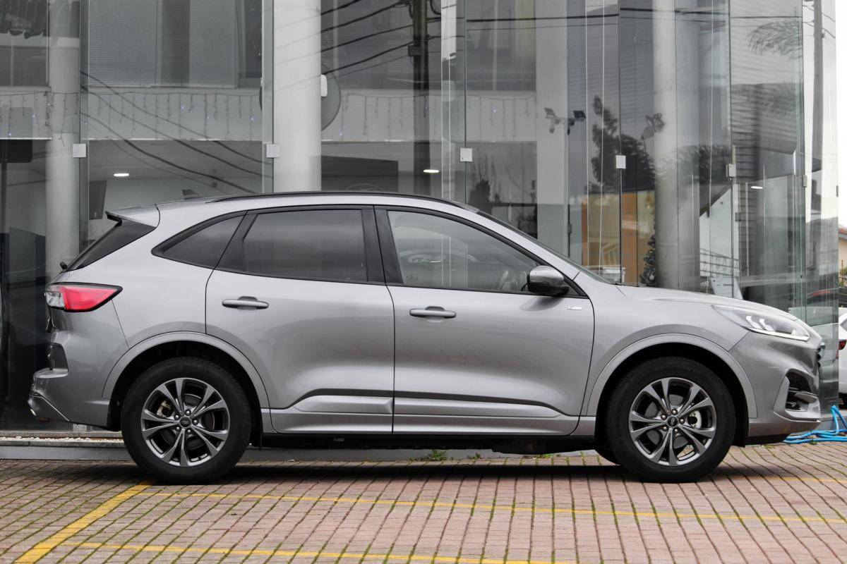 ford-kuga-2023-hibrido-a-gasolina-2500cc