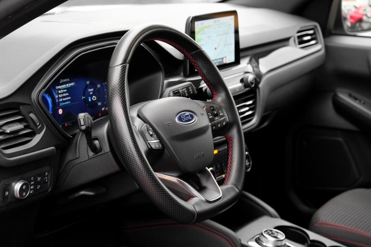 ford-kuga-2023-hibrido-a-gasolina-2500cc