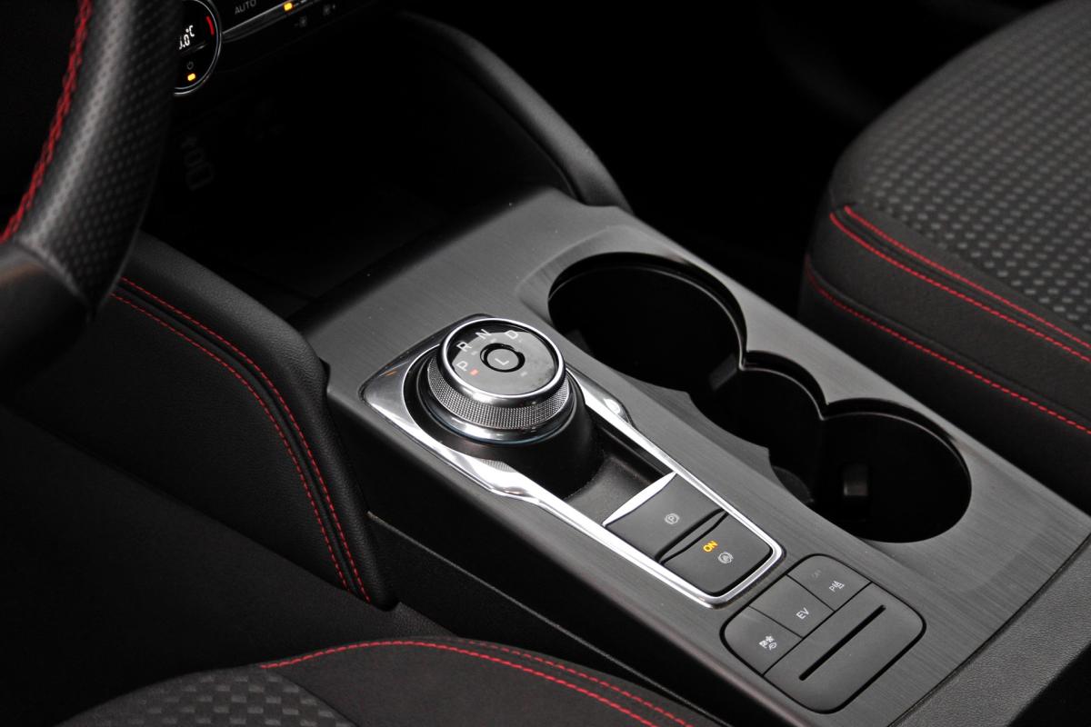 ford-kuga-2023-hibrido-a-gasolina-2500cc